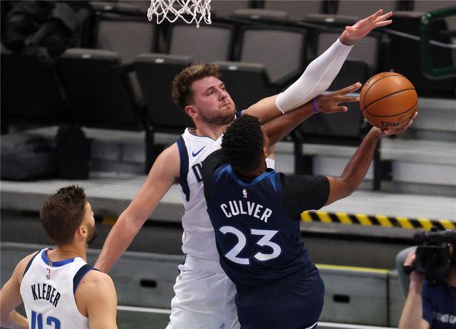 的后卫措手 的后卫措手